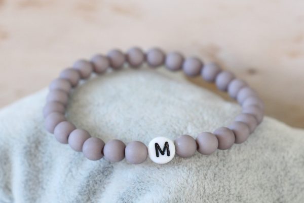 Initialen Armband Grau mit 1 Buchstabe weiß, Namensarrmband Schn?ppchen