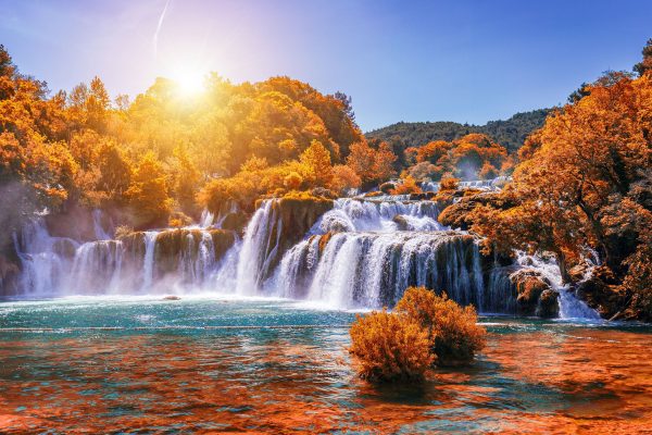 Wasserfälle im Herbst bei Sonnenuntergang, Glasbild Im Angebot – Bild 5